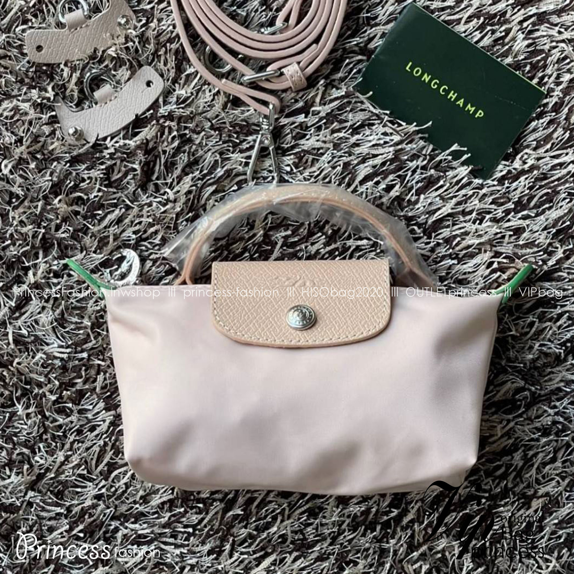 LONGCHAMP LE PLIAGE ORIGINAL Pouch with handle กระเป๋าถือขนาดมินิทรงpouch ให้ความหรูหราจาก Le Pliage (เลอ ปลิยาจ) ในขณะที่ที่ปิดแบบซิปช่วยให้คุณมั่นใจได้