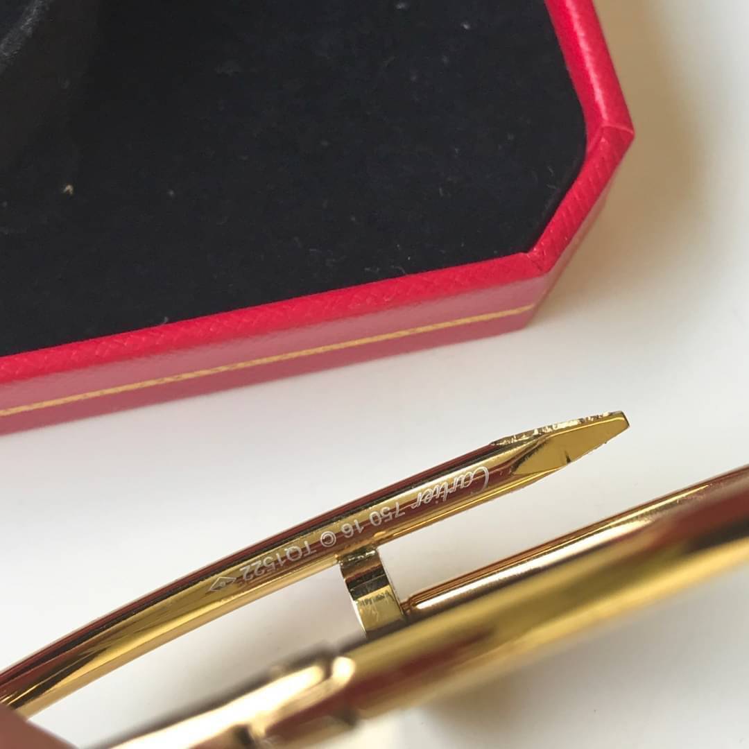 Cartier JUSTE UN CLOU EARRINGS กำไลข้อมือตะปู มี 2 แบบ มีเพชร/ไม่มีเพชร ภาพถ่ายจากงานจริง วัสดุโลหะเคลือบขึ้นเงาตามรูป งานปั้มครบตามรูปเลยค่ะ