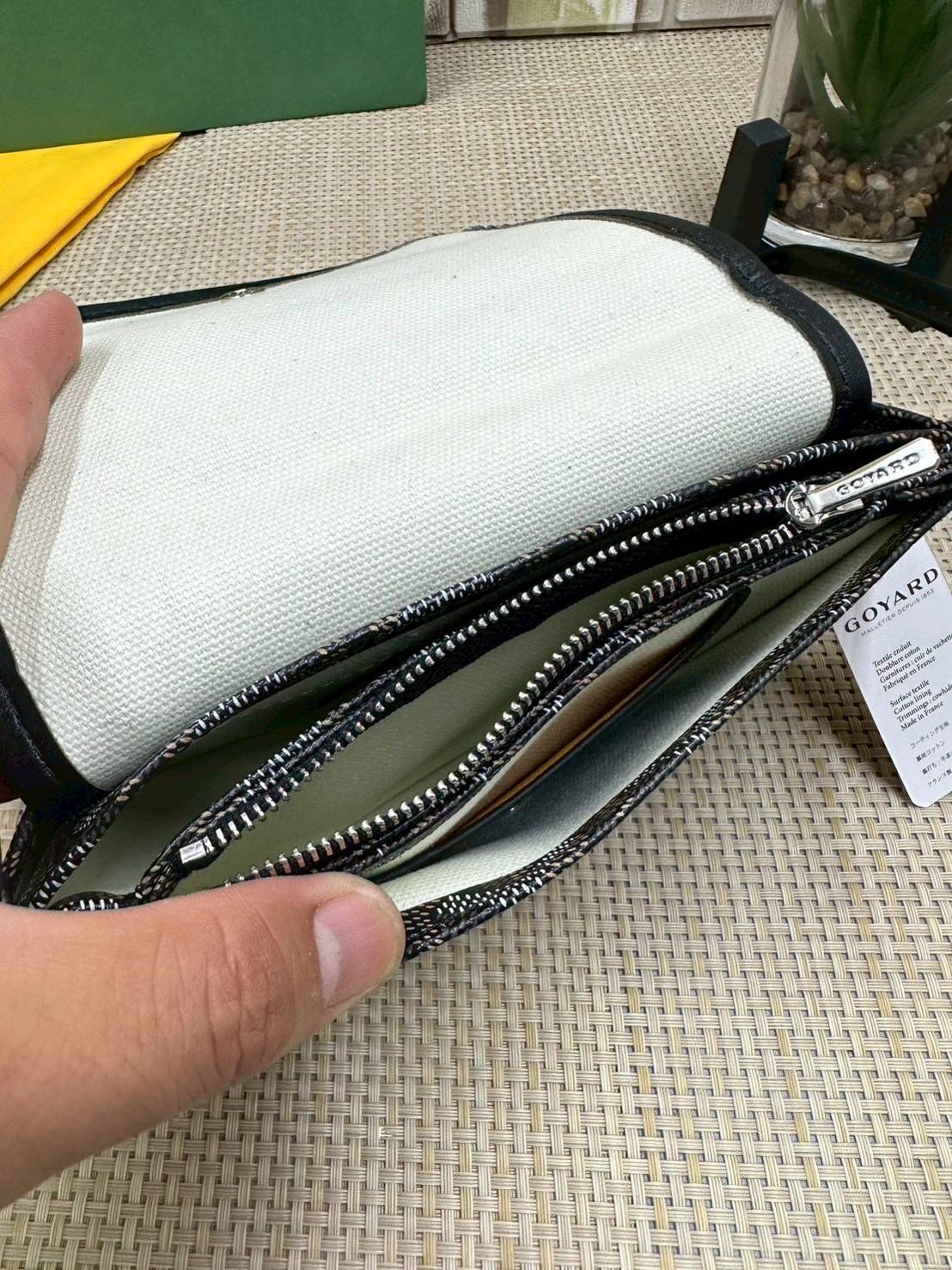 พร้อมส่ง 10 สี ORI หนังแท้ | GOYARD Plumet pouch-wallet กระเป๋าสะพายใบเล็กกะทัดรัด ดีไซน์กระเป๋าสตางค์ Plumet ดีไซน์มาพร้อมช่องใส่เหรียญ ธนบัตร และบัตรต่างๆ