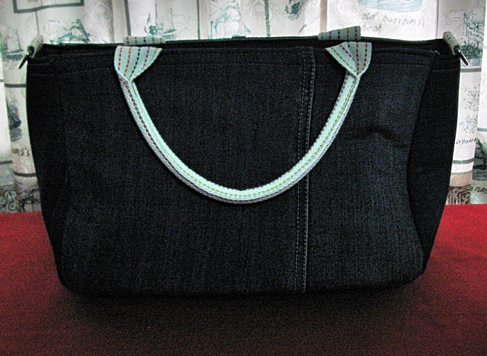 สินค้าหมดค่ะ กระเป๋ายีนส์แบบถือหรือสะพายข้างลายช้างม่วง-ส้มค่ะ