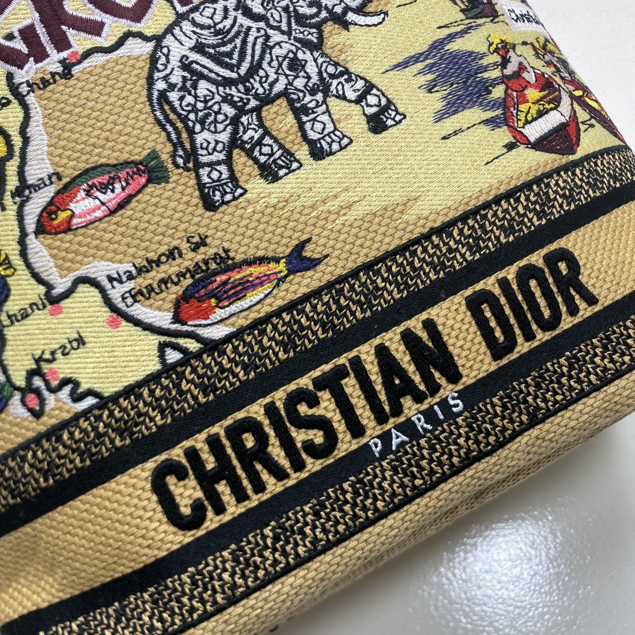 ORI หนังแท้ | Dior Book Tote / Souvenir Capsule highlighting Bangkok 🐘 กระเป๋าสะพายทรงโท้ท ดีไซน์สุดพิเศษ ด้วยลายช้างเอกลักษณ์ของประเทศไทย