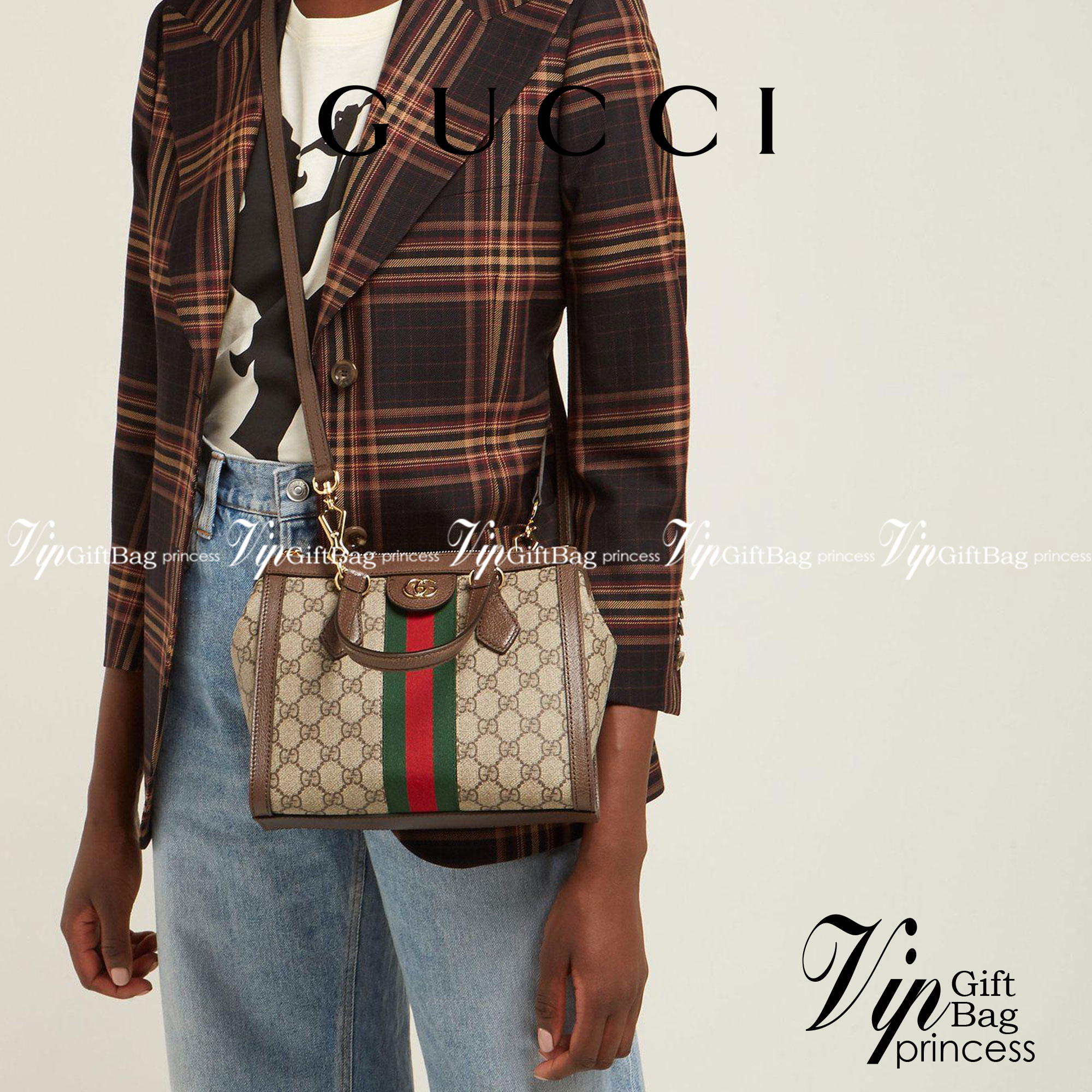 GUCCI Ophidia Small GG Tote Bag GC CLASSIC SMALL TOTE BAG WITH GWP กระเป๋าถือ/สะพาย อีกรุ่นหายาก ที่คงความสวยคลาสสิค และเรียบหรู วัสดุหนังแคนวาส ดีไซน์แถบคาดโดดเด่น รูปทรงสวยน่าใช้มากๆ สะพายขับผิว เปิด-ปิดกระเป๋าด้วยซิป หัวซิปตัว G อะไหล่สีทอง ภายในโล่งกว
