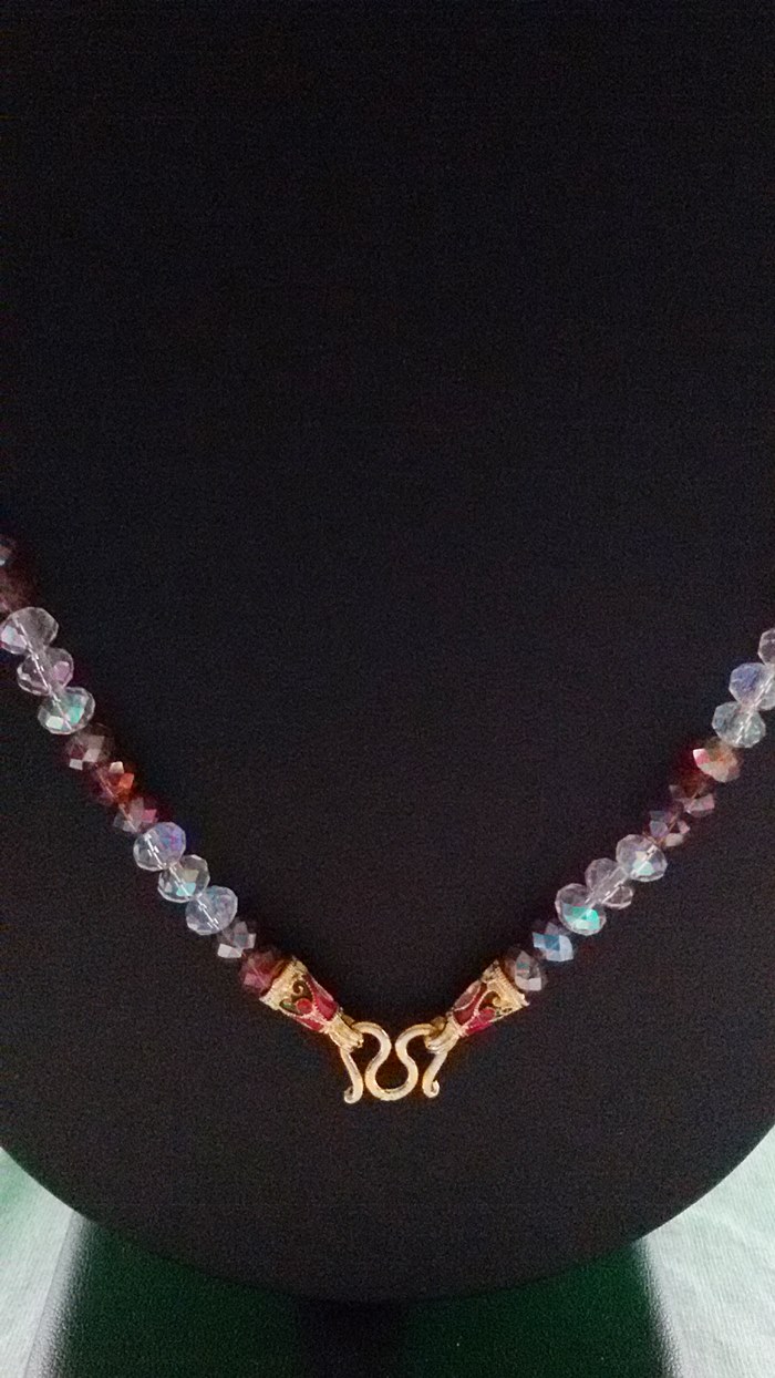 สร้อยคอคริสตัลน้ำตาลสลับขาว(ใส่พระได้1องค์)ค่ะ