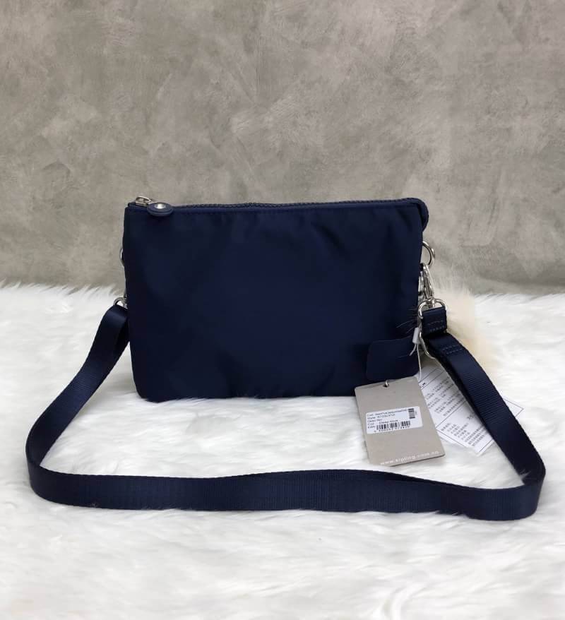 New in Kipling Sling Bag 2018 (k72323) >>Factory OEM HK<< พร้อมส่งที่ไทย กระเป๋าสะพายข้าง crossbody หรือถือ ก็เก๋ไปอีกแบบ วัสดุไนล่อนอย่างดี คุณภาพสูง ผ้าลื่นแวว ด้านหน้าติดโลโก้แบรนด์ตัวใหญ่ มีช่องกว้างขนาดกลางหนึ่งช่อง ใส่ของได้เยอะ เปิดปิดช
