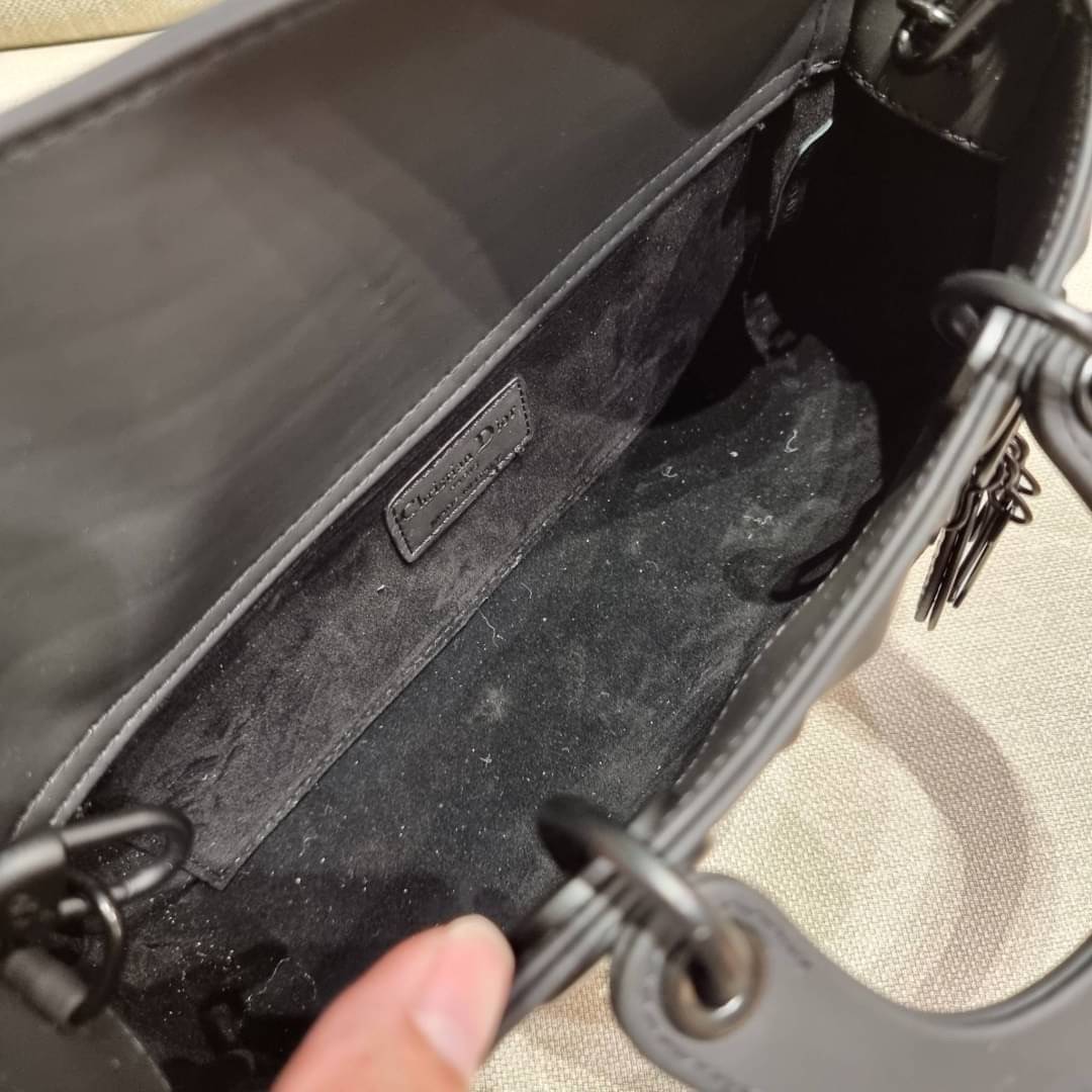 พร้อมส่ง DIOR LADY D-JOY BAG Cannage Calfskin with Diamond Motif / CD LADY D-JOY BAG ดีไซน์ใหม่ อัพเลเวลความหรู กับกระเป๋าสะพายข้างที่รอบนี้ดีไซน์รูปทรงโฉมใหม่ ใช้งานง่ายขึ้น สะดวกใช้มากขึ้น