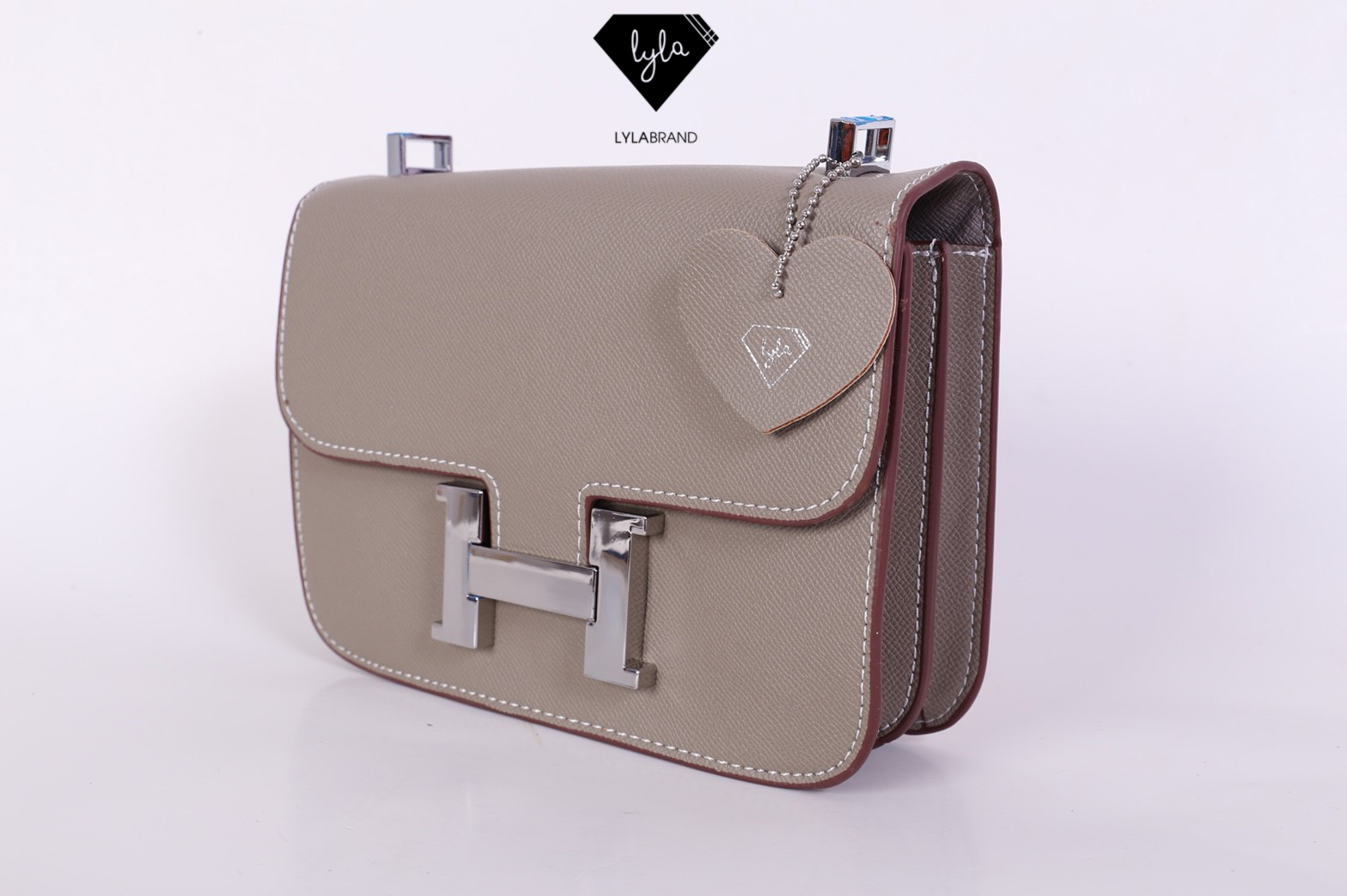 LYLABRAND🔔 Constance Size 23 Cm / Epsom ✨PU top premium นะคะ หนังดีเลอค่าน่าสอยมากกก บอกคำเดียวเลยว่าเด็ดสุด !! เหมือนหนังแท้เบอสุดค่ะคูณผู้หญิง ลูกค้าเก่าน่าจะทราบกันดีอยู่แล้วว่าคุณภาพของร้านนี้ต้องมาเป็นอันดับหนึ่งเท่านั้น อิอิ มีสายยาวส