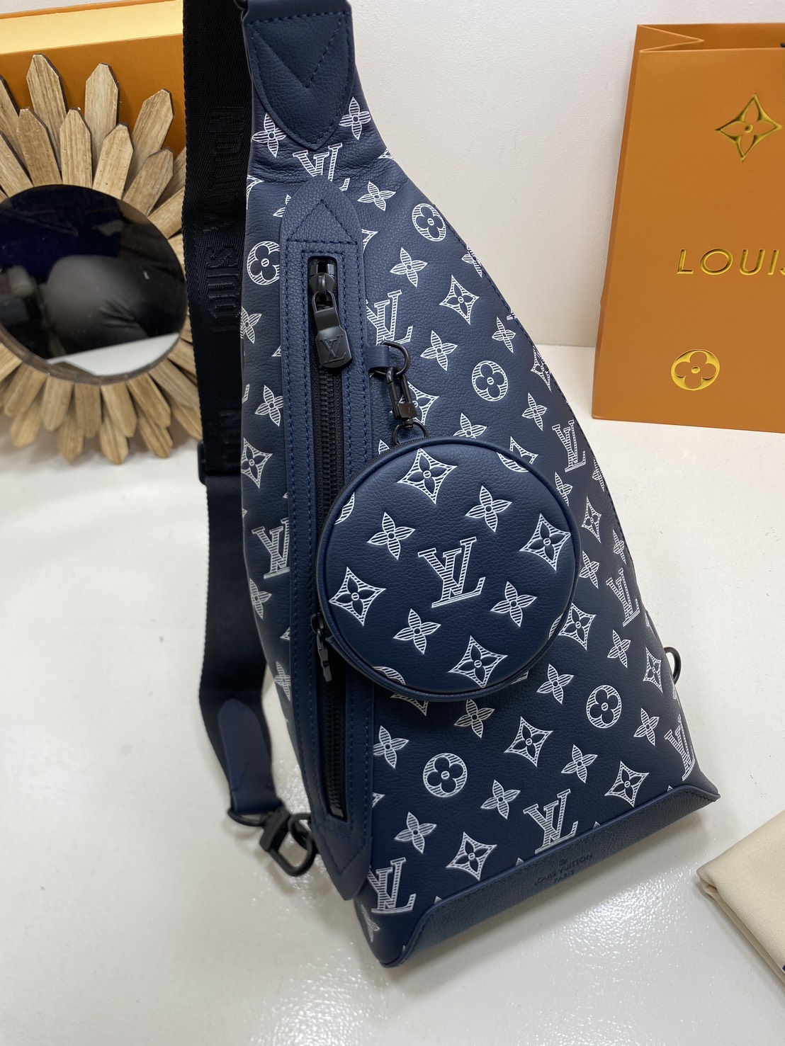 TOP ORI หนังแท้ | LV Duo Slingbag / LV Belt Bag กระเป๋าคาดอกดีไซน์ใหม่ สปอร์ตและดูหรูในตัว รูปทรงใช้งานง่ายได้ทุกลุค ที่สุดของไอเท็มขายดี