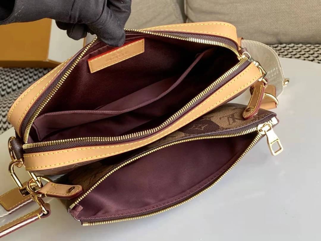 LV Trio messenger เกรดใช้งานสลับใบจริงได้ เทพออริจินอล เนื้องานสวยงาม หนังแท้ ใช้ได้ทั้งชายหญิง ภาพสินค้าถ่ายจากงานขายจริงใช้งานต่างประเทศได้