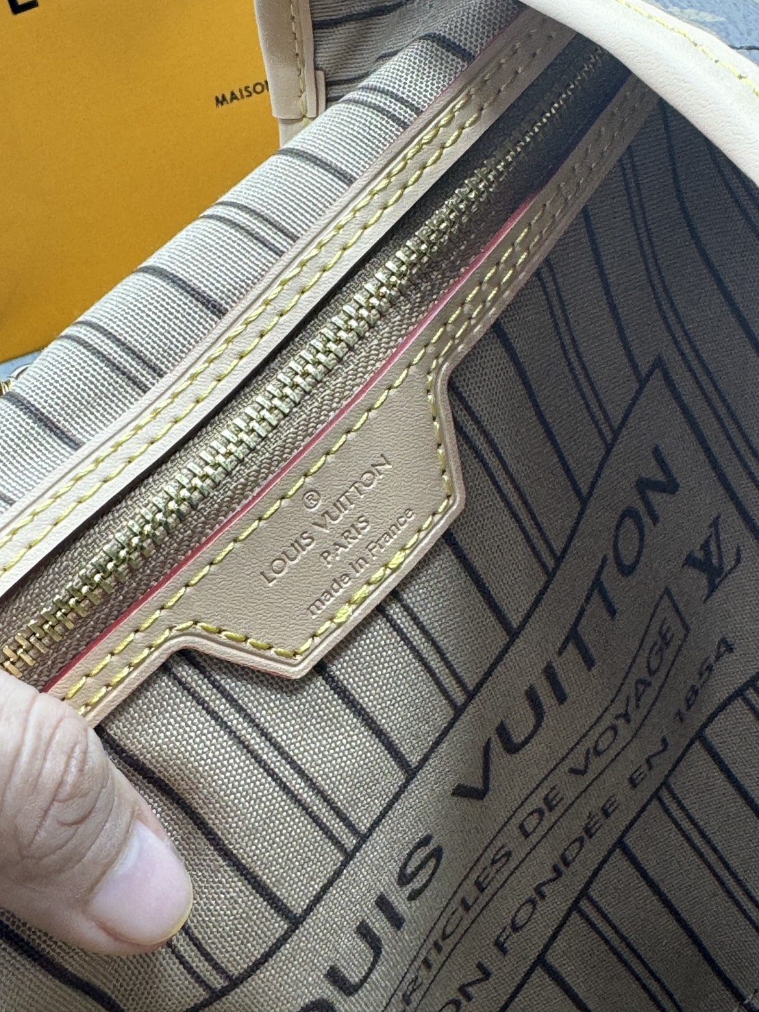 ORI หนังแท้ | LV Neverfull bag Size M Monogram Canvas กระเป๋าสะพายทรงโท้ท ดีไซน์คลาสสิกเหนือกาลเวลาเข้ากับดีเทลที่สืบทอดมายาวนาน แคนวาสแต่งขอบหนัง