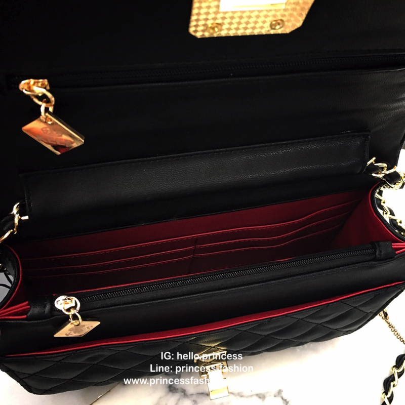 10" Spell Flat พร้อมส่ง ทั้ง 2 size แล้วน๊าค๊า รอบที่แล้ว ใครไม่ทันรอบนี้ต้อง จัด!! ให้ทันน๊า เพราะ ขายดี หมดเร็ว ม๊ากกก บอกเลย 😘 🖤KEEP spell Flat bag (( mini - classic size )) ตัวกระเป๋าหนังแกะสังเคราะห์ ลายหนังสวยมากๆคะ นิ่ม-ตึง สุด