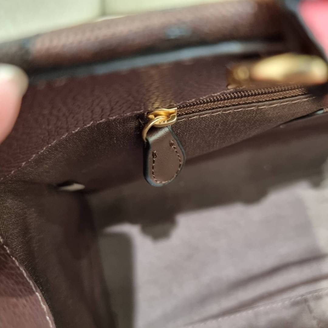 ใบใหญ่ COACH 4113 DEMPSEY CARRYALL IN SIGNATURE JACQUARD WITH STRIPE AND COACH PATCH ใบใหญ่ จุใจ คอลเลคชั่นใหม่ สีที่สาวๆรอคอย สวยคม ละมุนและมีความหรูในตัว กับกระเป๋าทรงโท้ท ไซส์ใหญ่ที่สามารถจุของได้แบบไม่ต้องกังวล ฟังก์ชั่นการใช้งานสะดวกที่สุด มีทั้งสายค