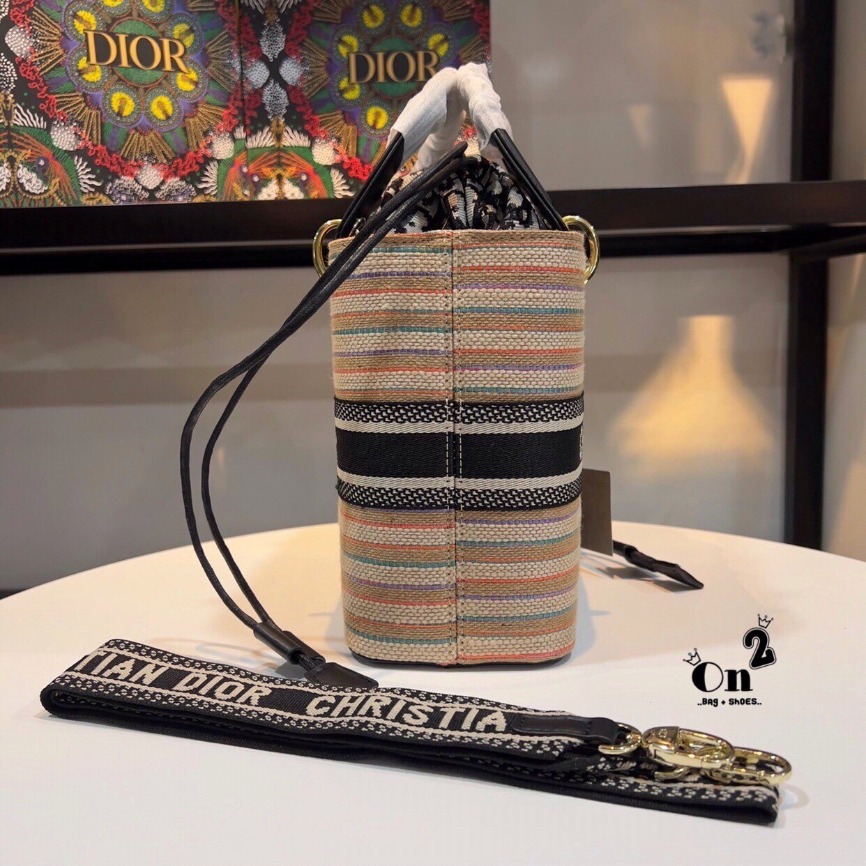 Lady Dior limited edition Bag DIOR WOMEN MEDIUM LADY D-LITE BAG กระเป๋า Lady D-Lite ผสมผสานความสง่างามและคลาสสิก