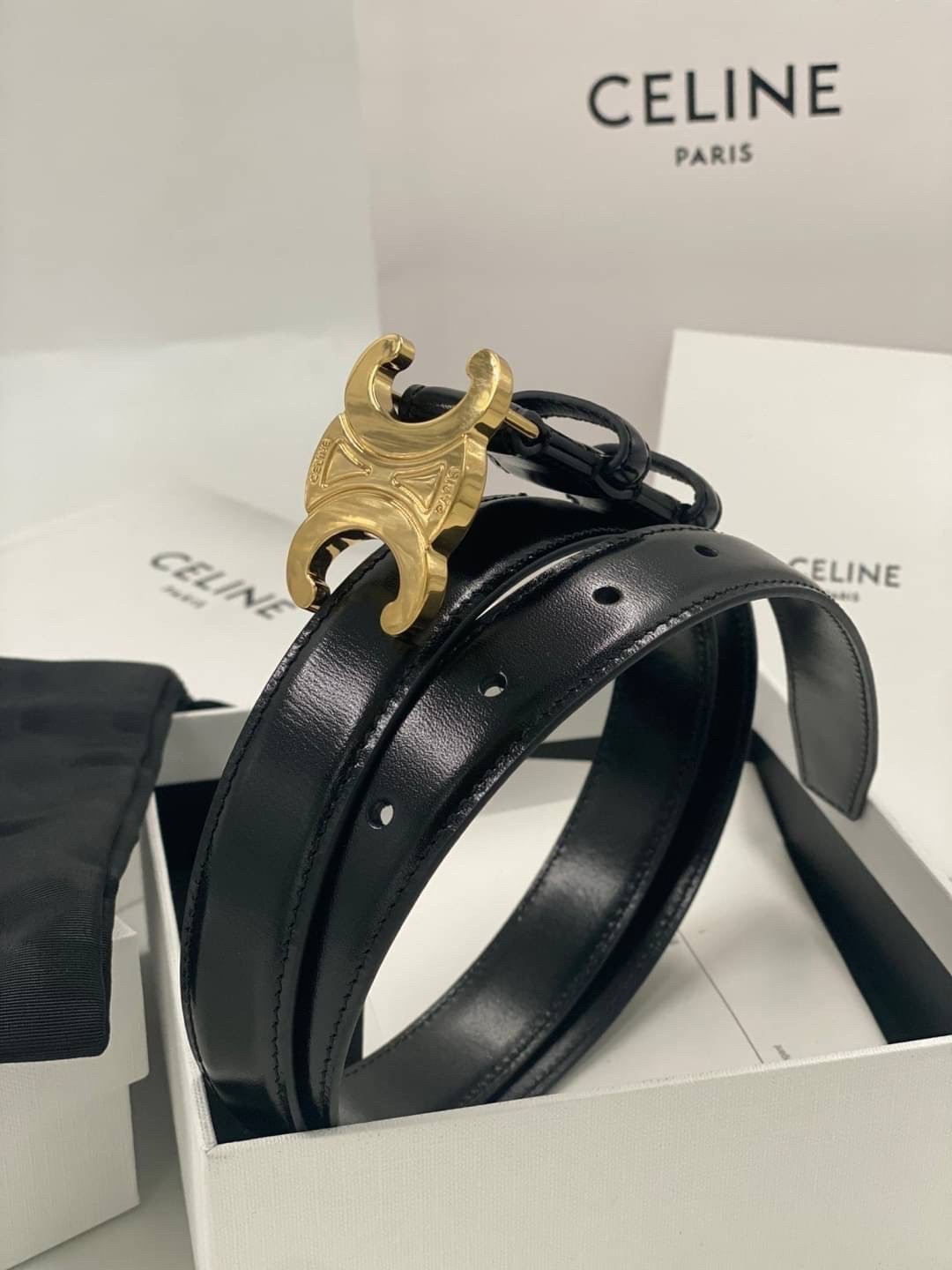CELINE BELT 2.5cm เข็มขัดที่ควรมีที่สุดในยุคสมัยนี้ค่า เข็มขัดซีลีนหนังแท้สวย เกรดท็อปออริ เกรดดีสุด 1:1 สลับแท้ ใช้งานต่างประเทศสบายใจเลยค่า ตามตะลิสไปเลยย รับรองปังๆๆ