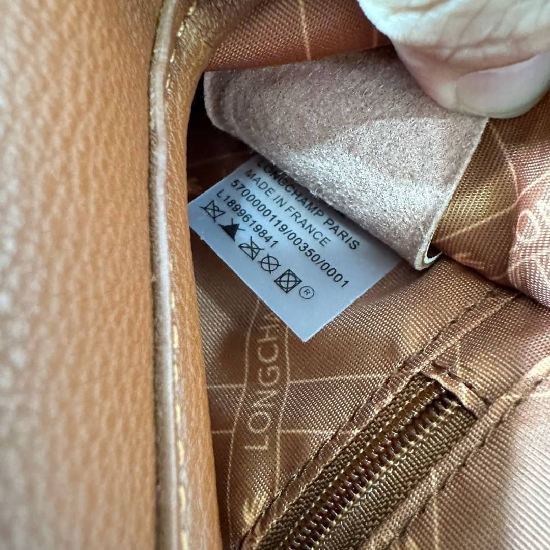 LONGCHAMP LE FOULONNÉ CROSSBODY BAG กระเป๋าสะพายที่เรียบง่ายและดูดี การออกแบบที่คล่องตัวของรุ่นนี้เหมาะอย่างยิ่ง