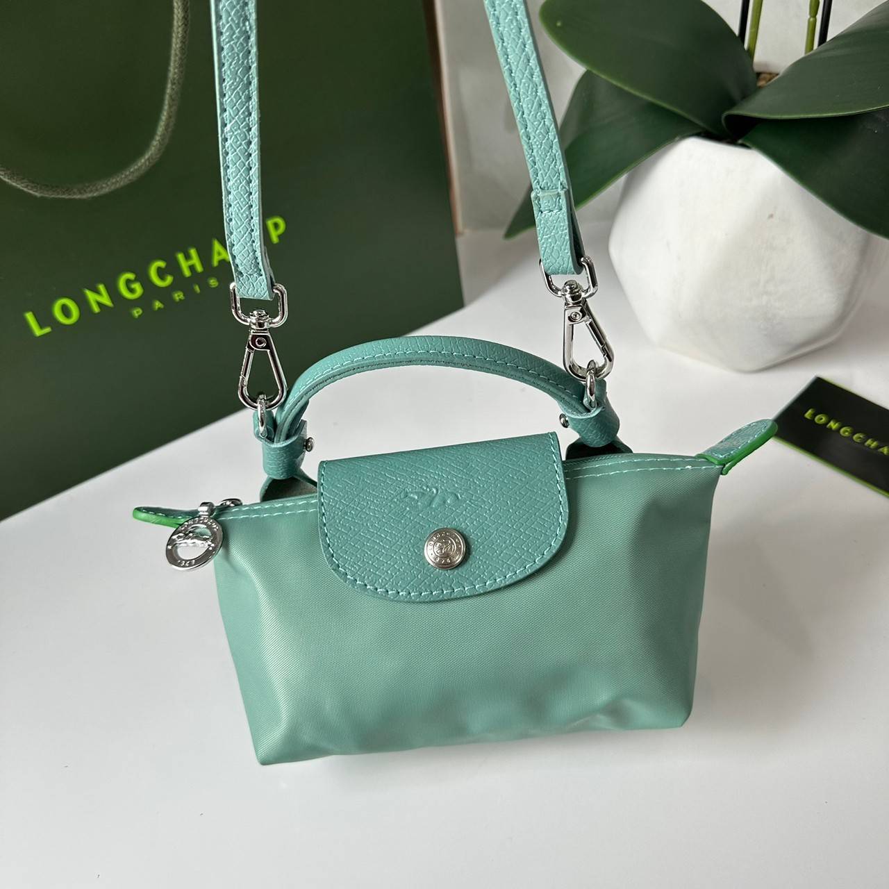 LONGCHAMP LE PLIAGE ORIGINAL Pouch with handle กระเป๋าใบเล็กขนาดกระทัดเหมาะกับใส่ของจำเป็นจุกจิก