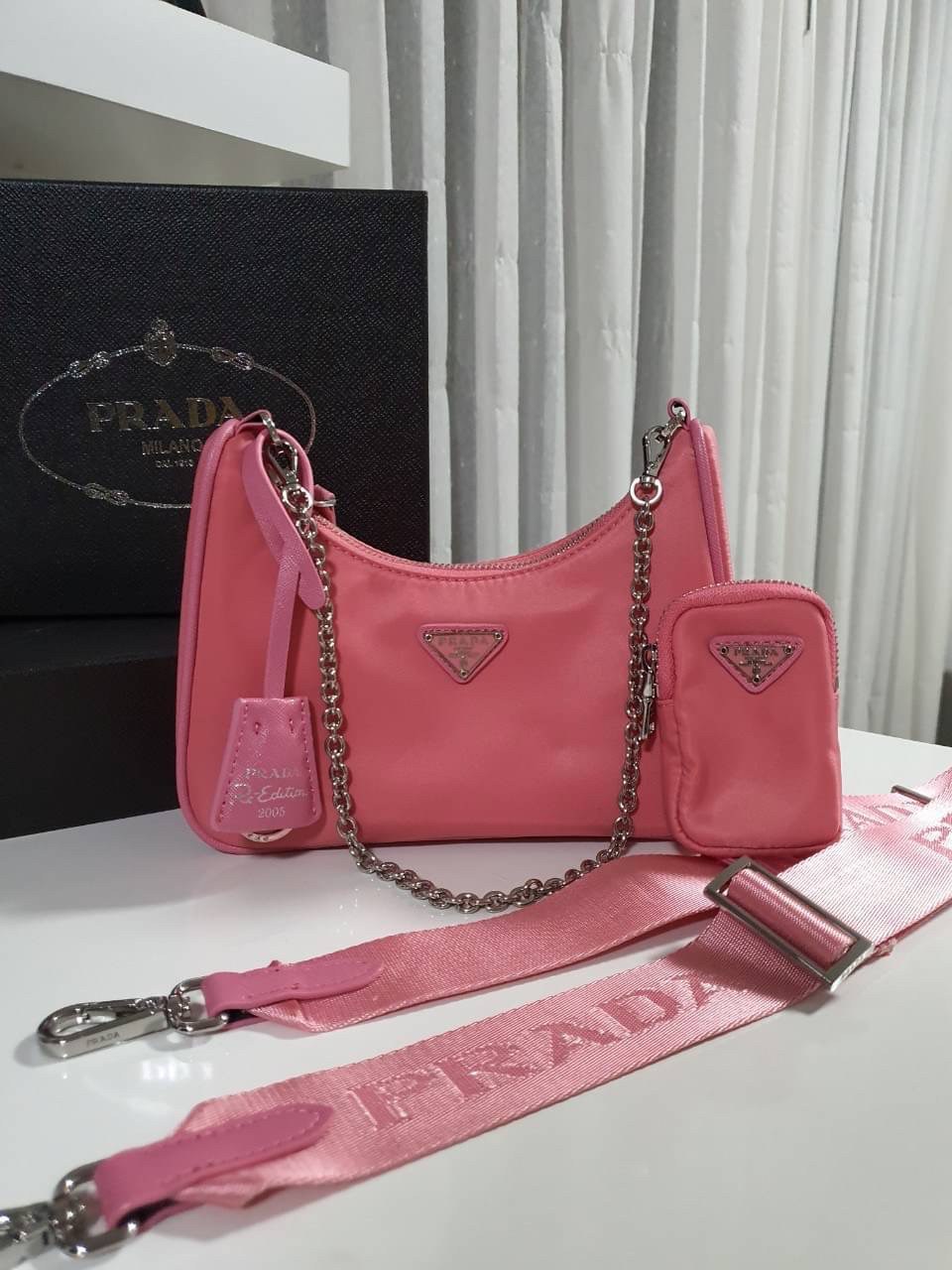 BEST SELLER!! **กำลังมาแรงมากค่ะ กับแบรนด์ PRADA ใบเดียวคุ้มมากค่ะ อุปกรณ์ ครบชุด **ซื้อ1ได้ถึง3ไอเท็ม ทั้งสายยาว และกระเป๋าใส่เหรียญ และป้ายแท็คหนัง อย่างดี **อะไหล่ปั้มแบรนด์แท้ทุกจุด วัสดุทำจากผ้า Nylon อย่างดี กันน้ำได้ อยู่ทรงสวย สามารถใส่กระเป๋าตังค