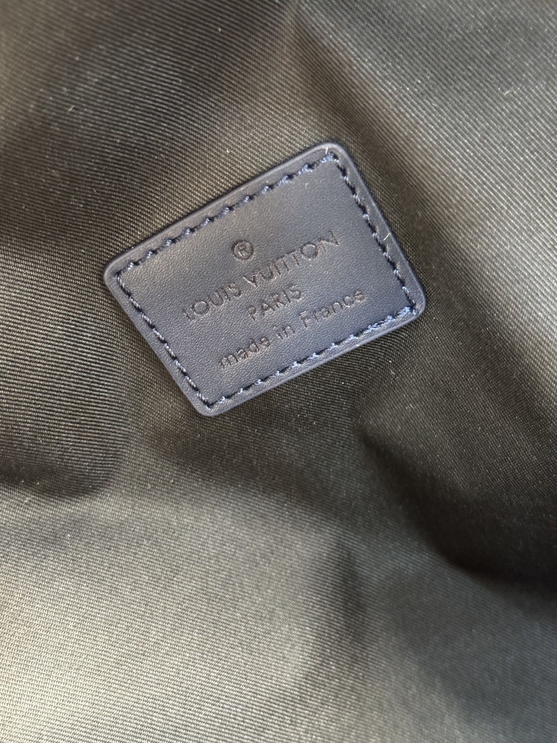 LV Discovery Backpack Monogram Shadow Leather / LV Backpack กระเป๋าเป้สะพายหลัง เท่ๆ คูลๆ ที่ดูแพงที่สุด งานสวยเป๊ะ จุของได้เยอะ ใช้ได้ทั้งชายหญิง หนังแท้ เกรดออริ เทียบแท้ 1:1 ใช้งานต่างประเทศได้