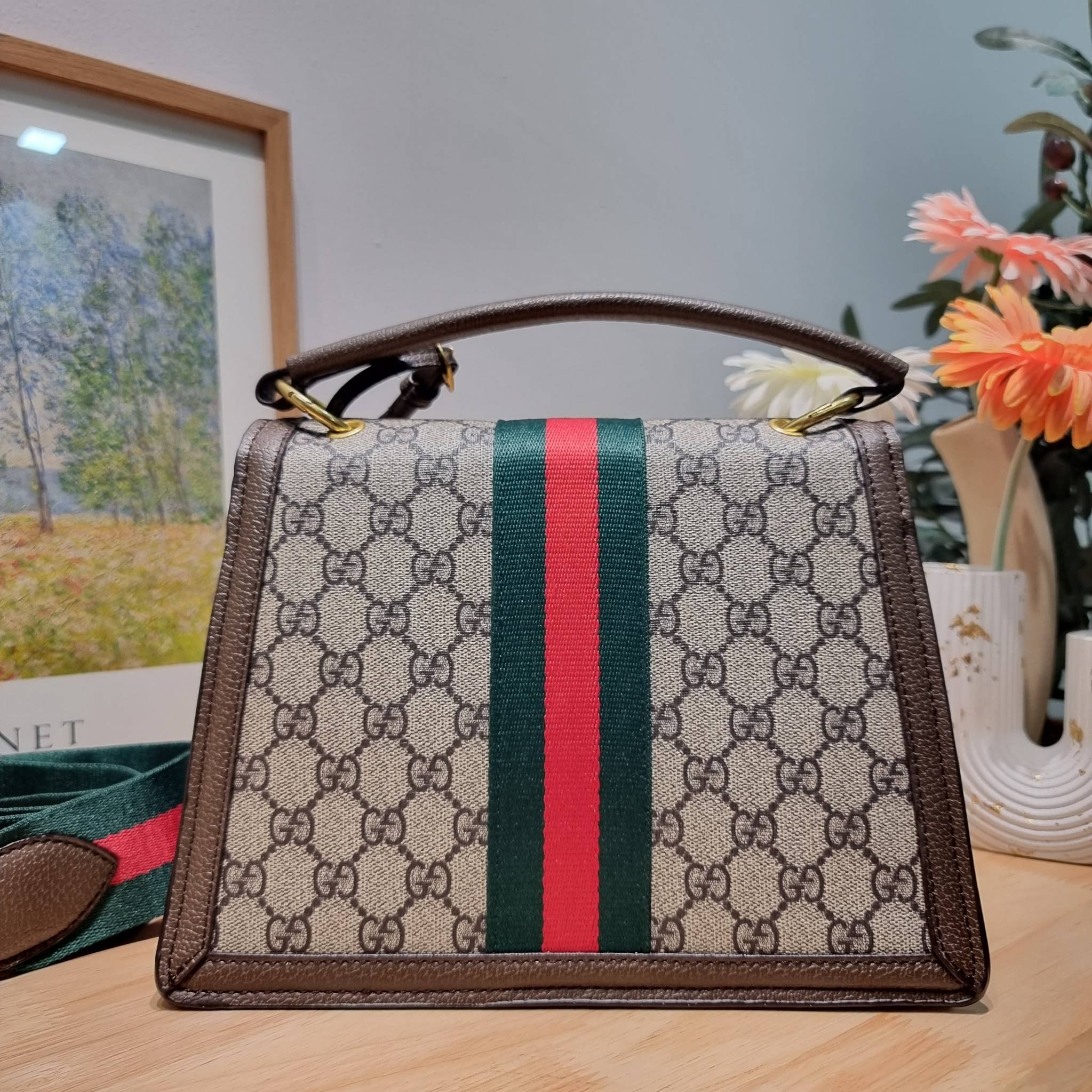Gucci Queen Margaret Bee Bag / Gucci queen margaret crossbody handbag พร้อมส่ง กระเป๋าสะพายข้าง ดีไซน์สวย โดดเด่นไม่ซ้ำใคร เปิด-ปิดด้วยตัวกดล็อครูปผึ้ง พร้อมแท็กพวงหนังห้อยเก๋ๆ