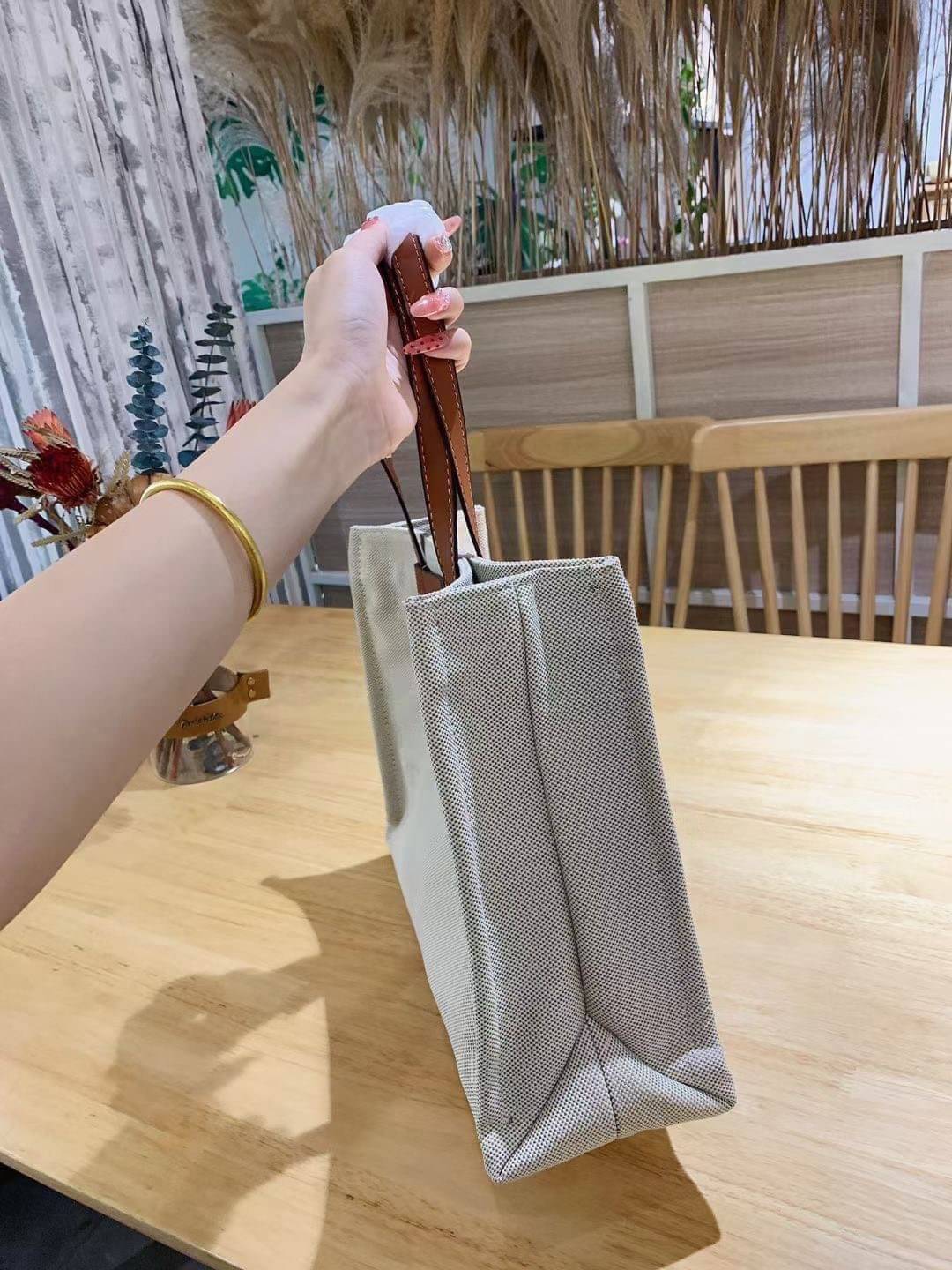 Large: CHLOÉ Woody large leather-trimmed cotton-canvas tote corita kent tote 14” canvas