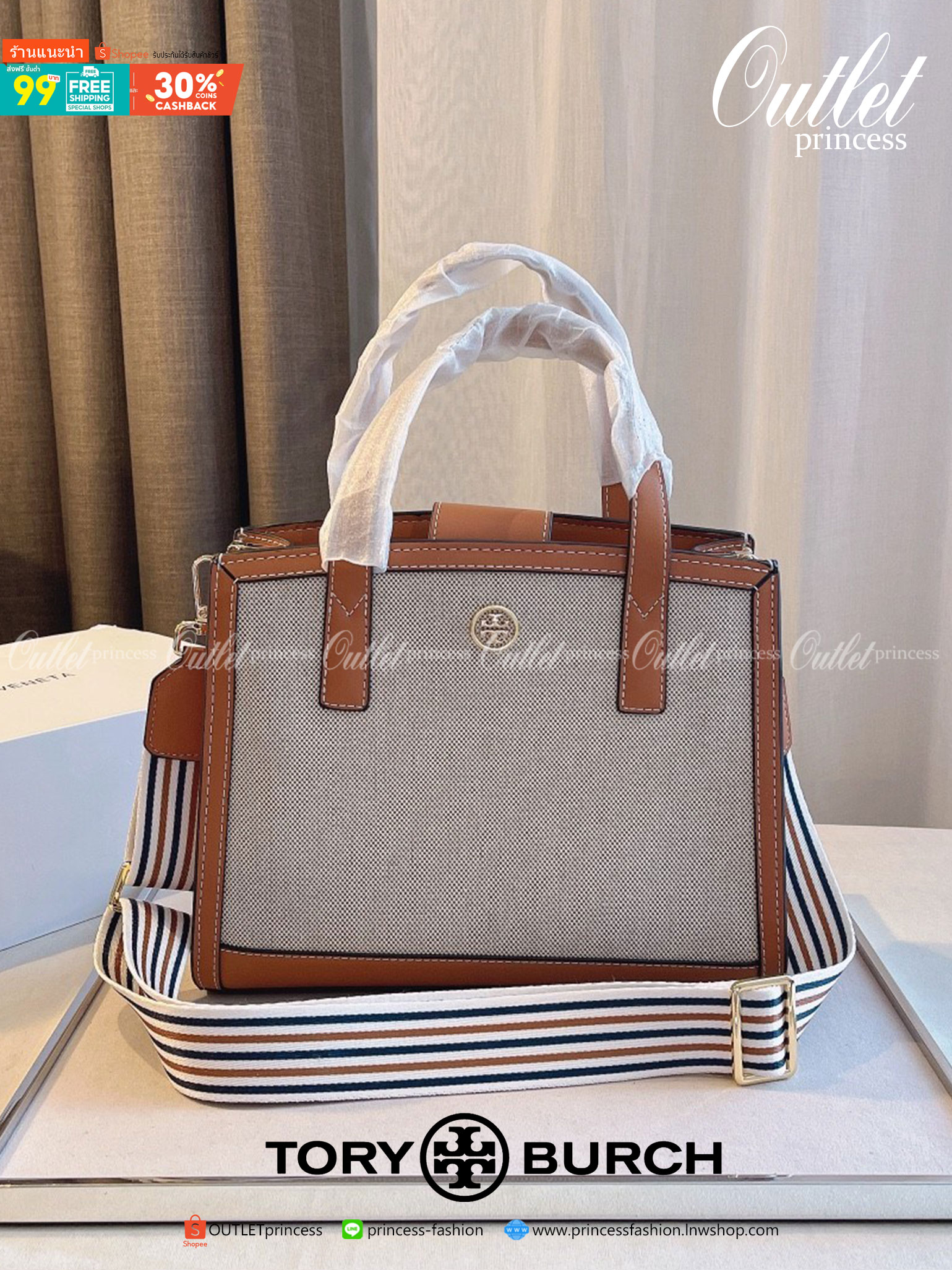 TORY BUTCH SMALL WALKER CANVAS กระเป๋าถือ สะพาย ดีไซสน์สวย เป็นเอกลักษณ์ วันดุผ้า CANVAS ด้านนอกประดับโลโก้แบรนด์ด้านหน้า ตัดด้วยหนังแท้รอบใบ ด้านในเปิดปิดด้วยหนังคาดกระดุมแม่เหล็ก แบ่งของใส่ของเป็นสองช่องใหญ่ พร้อมข่องซิปกลาง สามารถใส่ไอแพด กระเป๋าสตางค์
