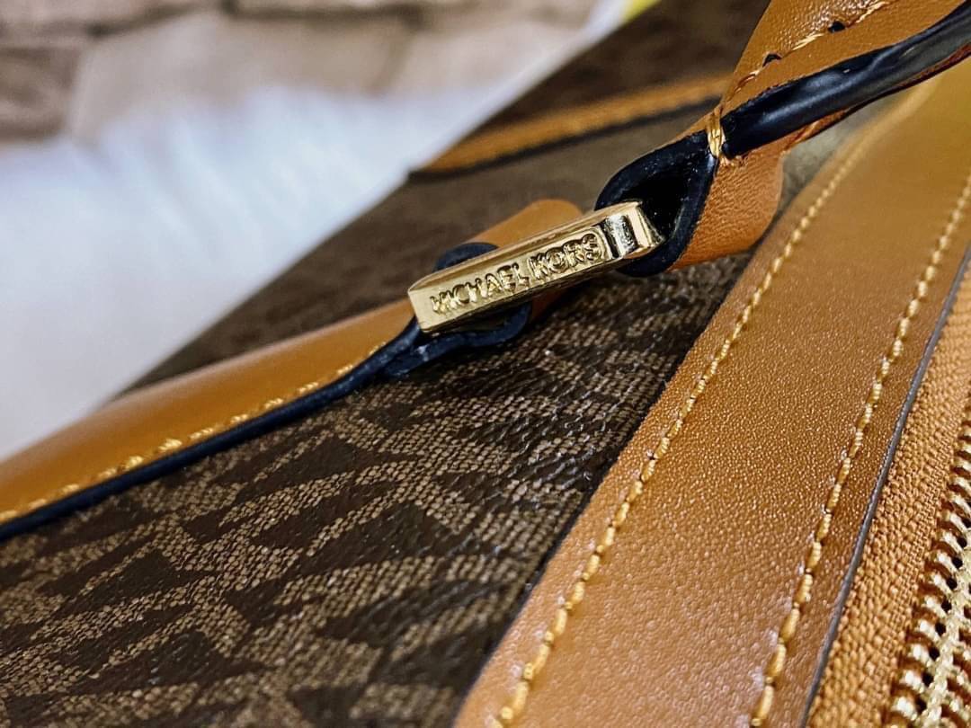 MICHAEL KORS gold Hardware crossbody