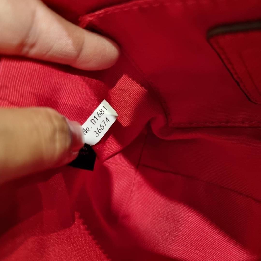 COACH 36674 TOP HANDLE POUCH IN SIGNATURE JACQUARD กระเป๋าทรงพอช ยอดฮิต ยกขึ้นแท่น ด้วยดีไซน์ที่ออกมาให้ใช้งานได้ง่าย ขนาดกำลังเหมาะ วัสดุหนังแคนวาสทนทาน ดีไปหมดขนาดนี้!! คุณลูกค้าถึงสั่งกันรัวๆจริงๆ ภายในโล่งกว้าง ใส่โทรศัพท์ได้ทุกรุ่น มาพร้อมสายคล้องแขน