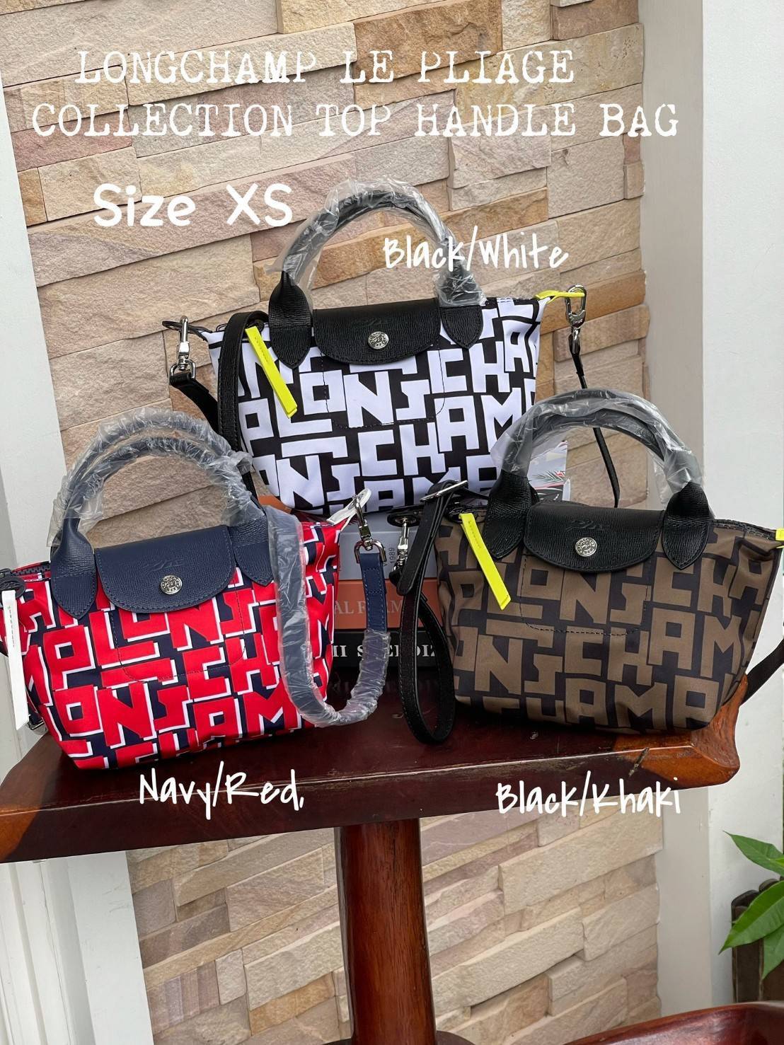 LONGCHAMP LE PLIAGE COLLECTION TOP HANDLE BAG XS พบกับคอลเลคชั่นใหม่ล่าสุด มีดีไซน์ที่เรียบหรูและคลาสสิก แฝงด้วยลูกเล่นแบบเฟมินีน แถมยังมีน้ำหนักเบาอย่างไม่น่าเชื่อ มาพร้อมกับหูจับกระเป๋าคู่และฝาปิดแบบกระดุม กระเป๋าถือใบนี้สามารถใช้ถือแบบทั่วไป มีสายสะพาย