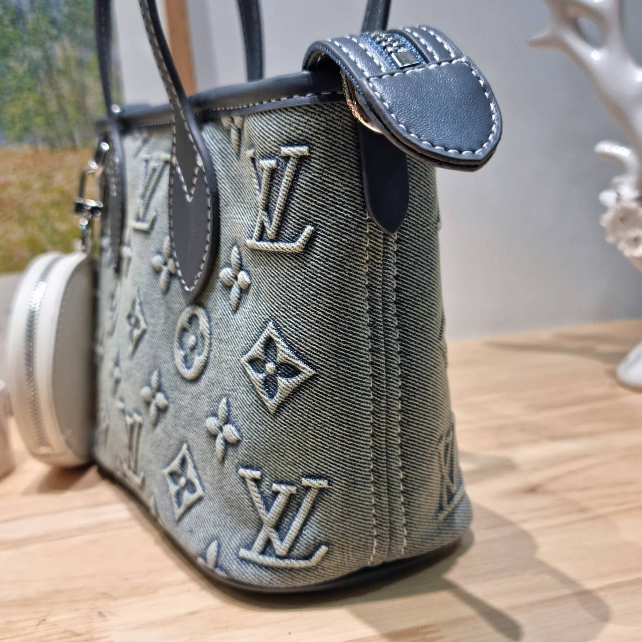 LV neverfull washed denim monogram mini bag ดีไซน์ใหม่ล่าสุดก่อนใคร กระเป๋าทรงโท้ทมินิไซส์ ที่ไม่ได้เล็กตามชื่อ มาในรูปแบบ washed denim สวยคลาสสิค ดูแพงสุดๆ