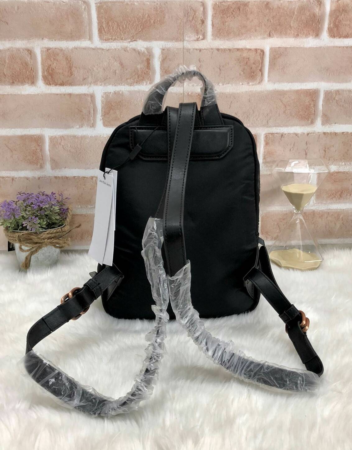 Calvin Klein Nylon Mini Backpack - New arrival !!! กระเป๋าสะพายหลัง วัสดุ nylon คุณภาพดี เนื้อผ้าลื่นแวว - ด้านหน้าติดโลโก้แบรนด์ มีช่องใส่ของจุกจิก 2 ช่อง - เปิดปิดกระเป๋าด้วยซิปคู่ ที่จับเป็นหนัง ช่องหลักภายใน โล่งกว้าง จุได้เยอะค่ะ