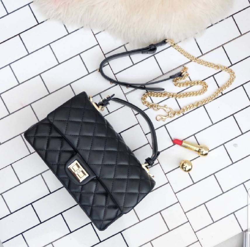 รุ่นขายดี คอลเลคชั่นใหม่ อะไหล่สี LightlyGold สวยมาก KEEP รุ่น Coco chain handbag ✨กระเป๋าทรงหรูวัสดุทำจากหนังตัวใหม่ ไมโครไฟเบอร์ สวย ทน หนัง นิ่ม ฟู ตึง สวยอยู่ทรงตามแบบฉบับของแบรนด์ รุ่นใหม่ตัวนี้ปักลายตารางสวยหรู การเย็บประณีตทุกตาราง