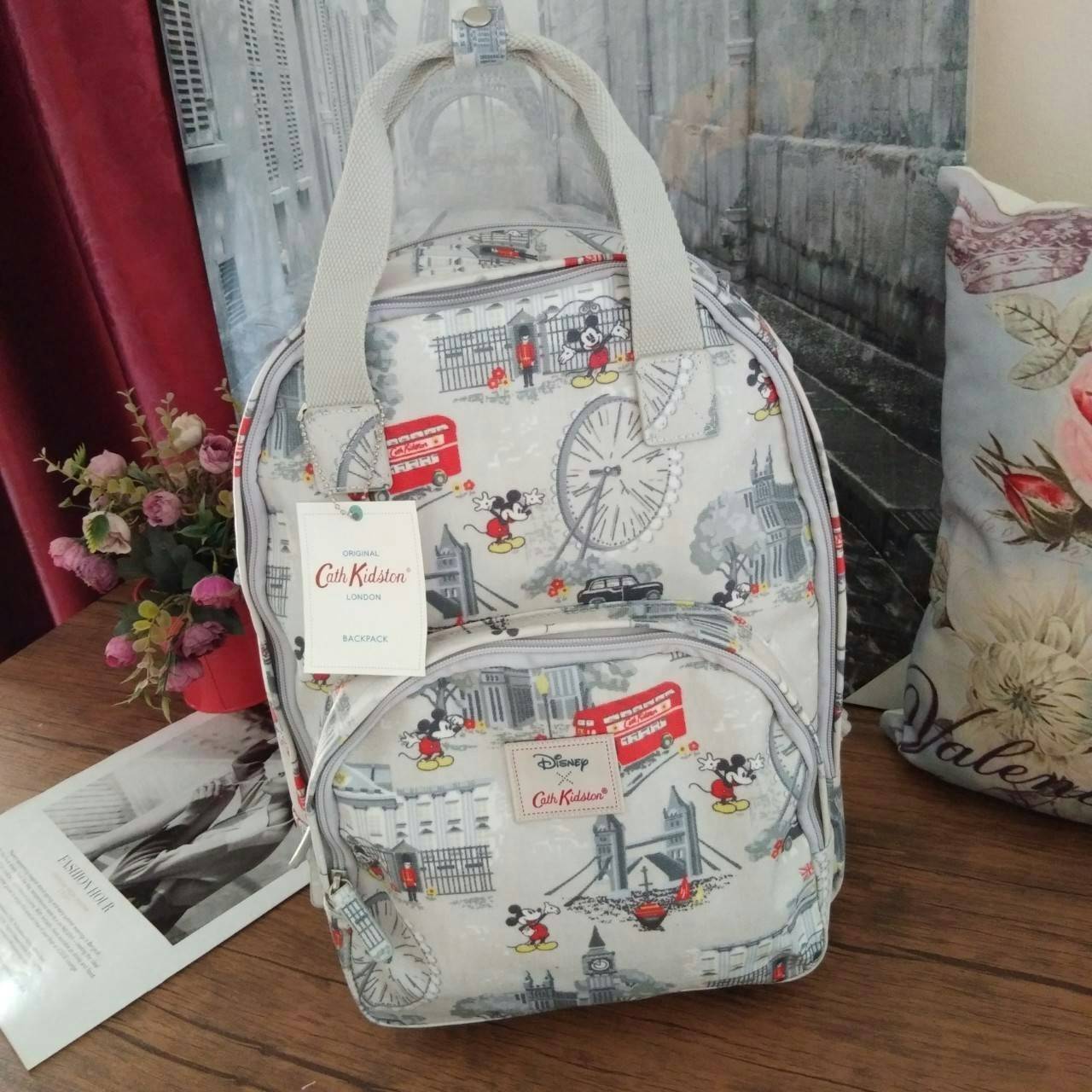 Cath Kidston Backpack Bag - กระเป๋าเป้ สไตล์วินเทจสุดฮิต - เปิด/ปิดกระเป๋าด้วยซิปรอบ - ภายใน มีช่องซิปใหญ่ใส่ของ 2 ช่อง จุของได้เยอะ - ด้านหน้ามีช่องซิปเล็ก 1 ช่อง