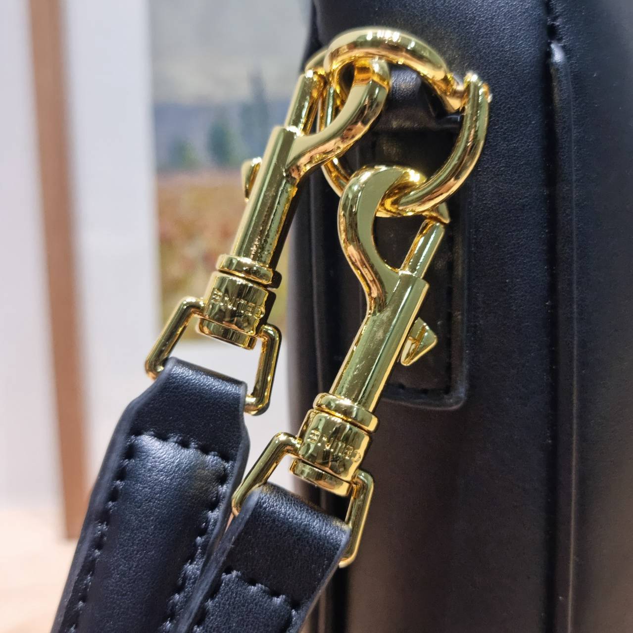 CELINE small camille soft bag มาแรงมาก! กับกระเป๋าที่ตัวแม่ใช้กันเยอะสุดๆ แม่ชมเอย อินฟลูดังๆมีใช้กันครบ ด้วยรูปทรงยอดนิยม