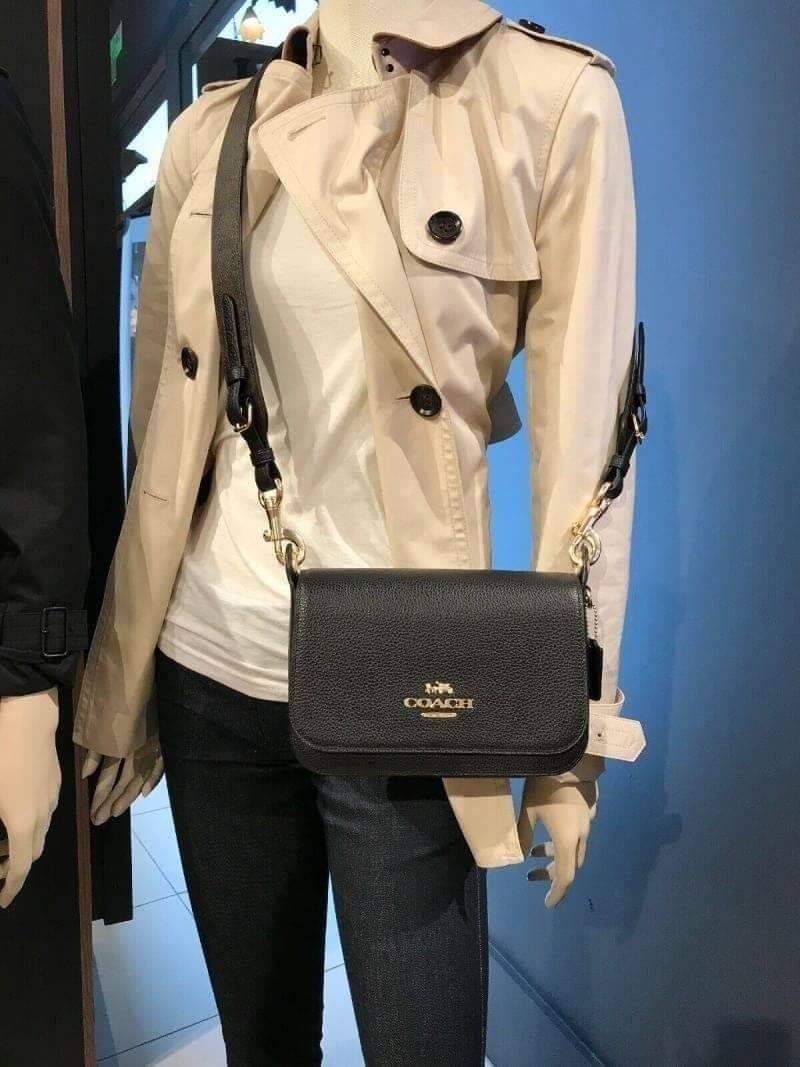 COACH SMALL JES MESSENGER WITH SIGNATURE CANVAS STRAP(COACH F77979)🌺 ทรงนี้ สวยมากจริงๆ ฮิตมากๆตลอดกาล //สะพายข้างฝาปิด ล็อคด้วยแม่เหล็กแน่นหนา รุ่นนี้สวยมาก >>วัสดุหนังแท้เต็มใบ หนังสวยคุณภาพดีมากๆ ยิ่งใช้ หนังยิ่งสวย>>สายสะพายถอดได้ 