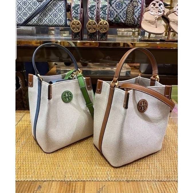 Tory Burch Blake Canvas Bucket Bag รุ่นใหม่ล่าสุด สวยไฉไลฝุดๆ แบบสวยคลาสสิค กระเป๋าทรงถัง วัสดุ Canvas สายหนังแท้ อะไหล่ทอง เปิด-ปิด ด้วยกระดุมแม่เหล็ก ด้านในโล่งมีช่องเล็กใส่โทรศัพท์ได้ น้ำหนักเบา สายสะพายถอดสายได้ crossbody ได้ ปรับระดับได้