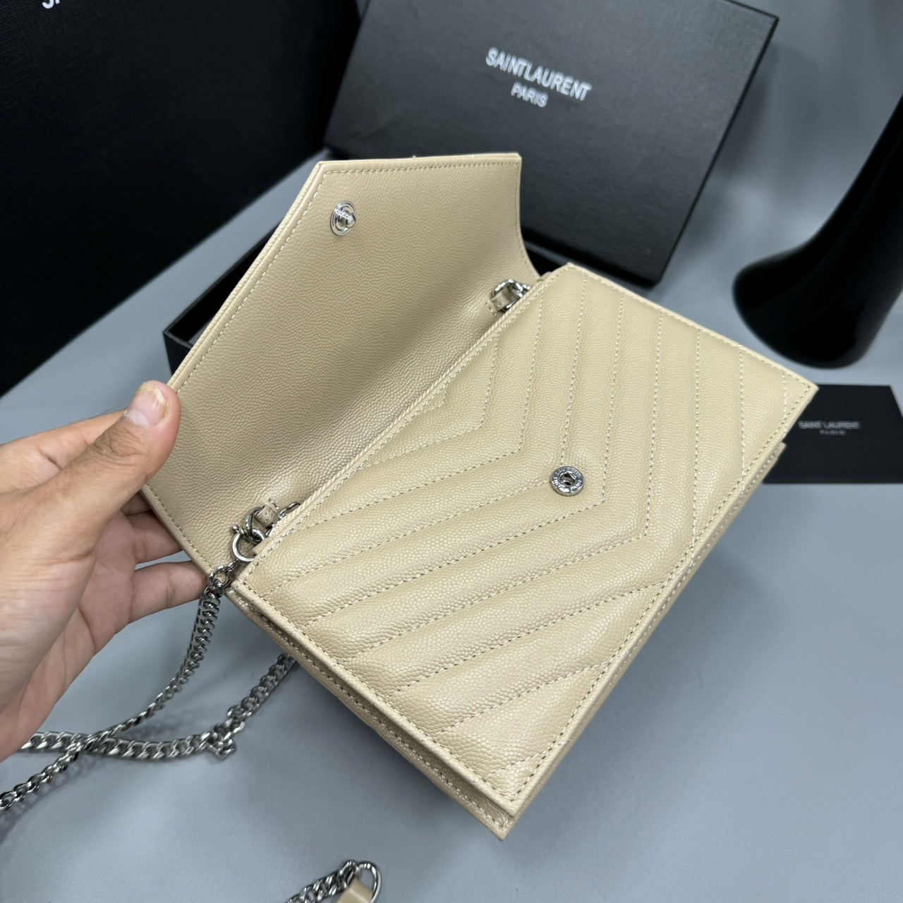 YSL Envelope WOC 7.5 Wallet on chain / YSL Clutch Bag 7.5" กระเป๋าสะพายรุ่นยอดนิยม เกรดหนังคาเวียร์สวยเต็มใบ เกรดออริ 1:1 ใช้งานต่างประเทศได้