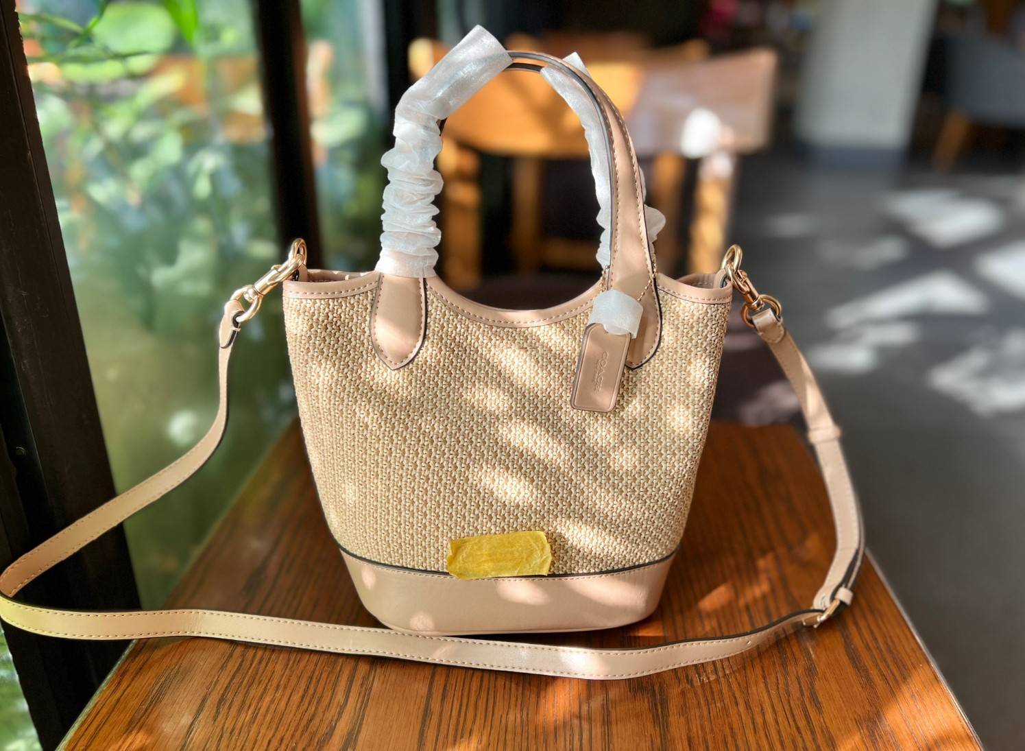 Coach Hanna Bucket Bag In Straw And Smooth Leather 7" กระเป๋าทรงถังงานทอน้ำหนักเบา จุของได้เยอะ เกรดท็อปออริ เกรดดีสุด สลับแท้ 1:1 ใช้ต่างประเทศได้