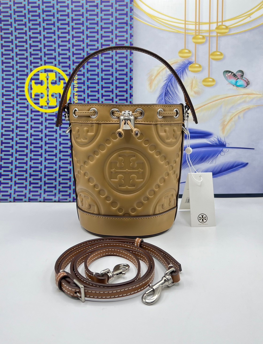 6 สี Tory Burch Puffy Mini / Tory burch T Monogram Puffy Patent Mini Bucket Bag / Tory Bucket Bag กระเป๋าบัคเกต size เล็ก โดดเด่นด้วยโลโก้ตัวนูนปั๊มด้านหน้า