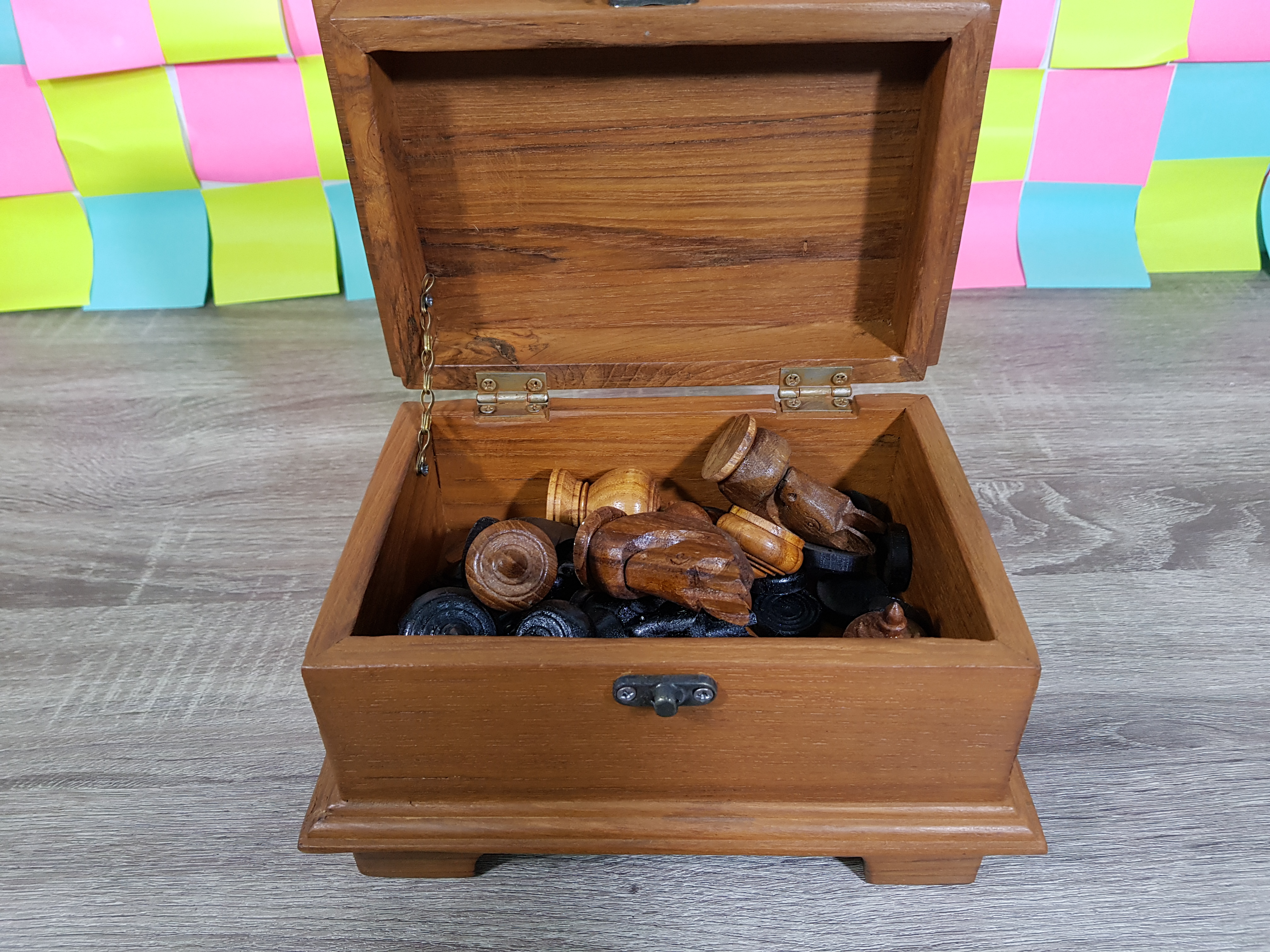 ตัวหมากรุกไทยพร้อมกล่องทรงเหลี่ยม