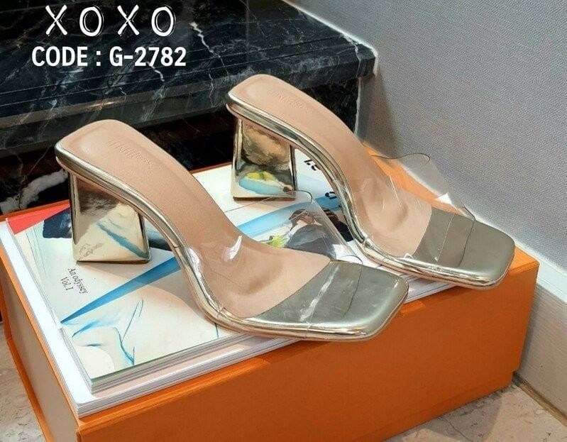 รองเท้างานสวม คัชชู สวย เรียบหรู ด้านบนคาดพลาสติกใสเนื้อนุ่ม ส้นทรง 3 เหลี่ยม สวย เก๋ ไม่เมื่อยเวลาใช้งาน ใส่สบาย แมทส์ชุดง่าย วัสดุหนังกระจกสีเมทัลลิค