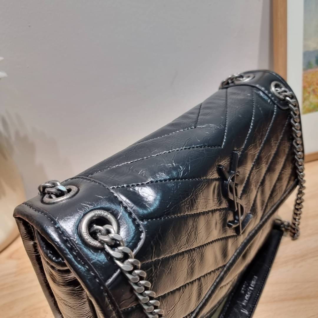 YSL niki baby chain bag in crinkled vintage leather / Yves Saint laurent shoulder bag กระเป๋าสะพายทรงคลาสสิค สุดฮอต ที่ใครๆก็ต้องมีใช้ ดีไซน์เรียบหรู วัสดุหนังลายวินเทจสัมผัสดี