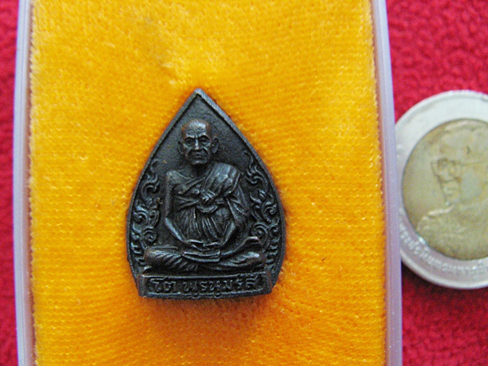 สินค้าจองค่ะ รูปเหมือนใบโพธิ์สมเด็จโต พิมพ์ใหญ่ เนื้อนวะ ปี2537 อนุสรณ์ 122 ปี พร้อมกล่องเดิมค่ะ