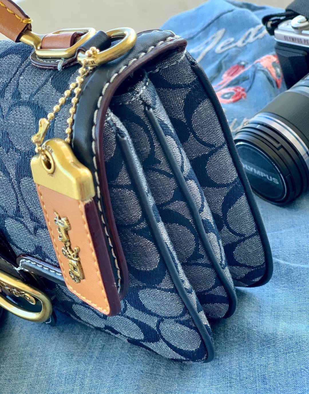 COACH RILEY TOP HANDLE 22 IN SIGNATURE CHAMBRAY