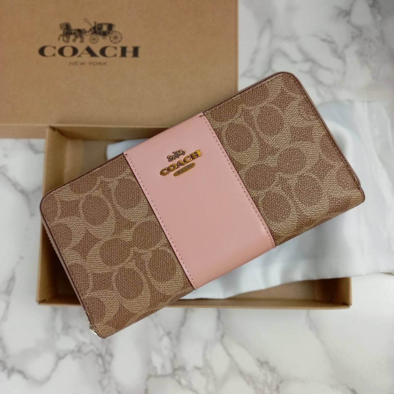 มาเท่าไหรก็ไม่เคยพอจริงๆ มีความต้องการกันถึงขีดสุด❣️😘>>COACH ACCORDION ZIP WALLET IN COLORBLOCK SIGNATURE CANVAS (COACH 31546)🍁กระเป๋าสตางค์ใบยาว ซิปรอบ //วัสดุหนังแคนวาสสลับหนังแท้ ดีไซน์สวย โดดเด่นลงตัวเป็นที่สุด ด้านในมีช่อ