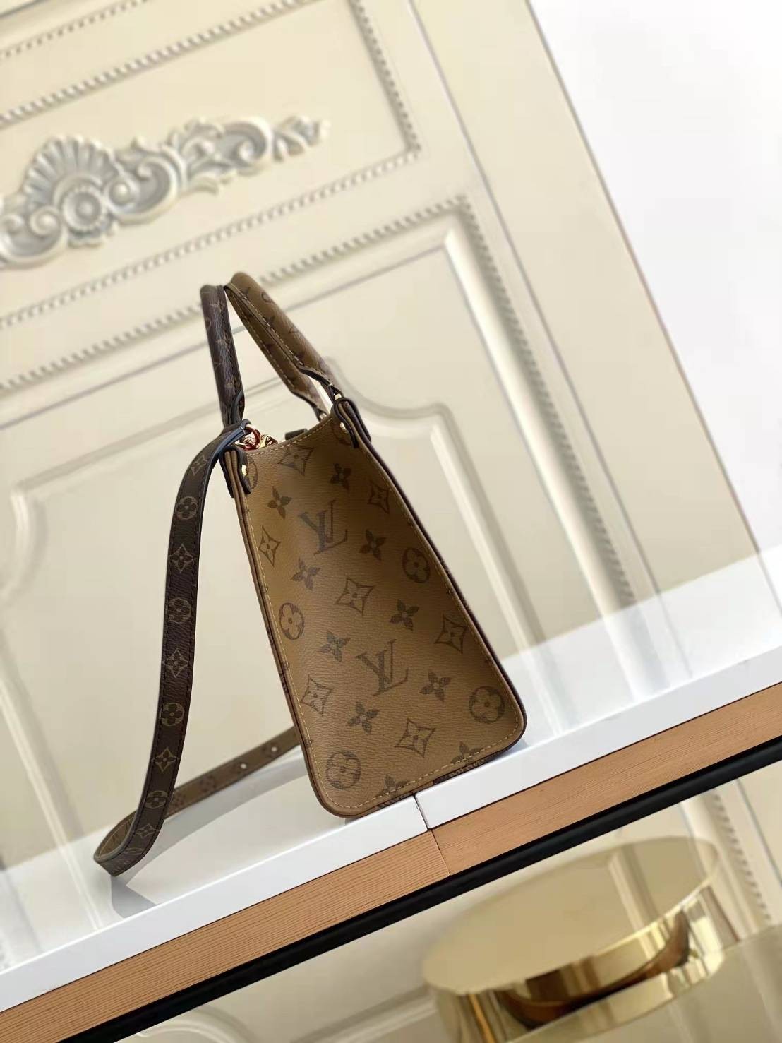 หนังแท้ LOUIS VUITTON ONTHEGO 10" / LV ONTHEGO พร้อมส่งที่ไทย งานหนังแท้ทั้งใบ ออริจินอลเกรด ภาพสินค้าถ่ายจากงานขายจริง ใช้งานต่างประเทศได้