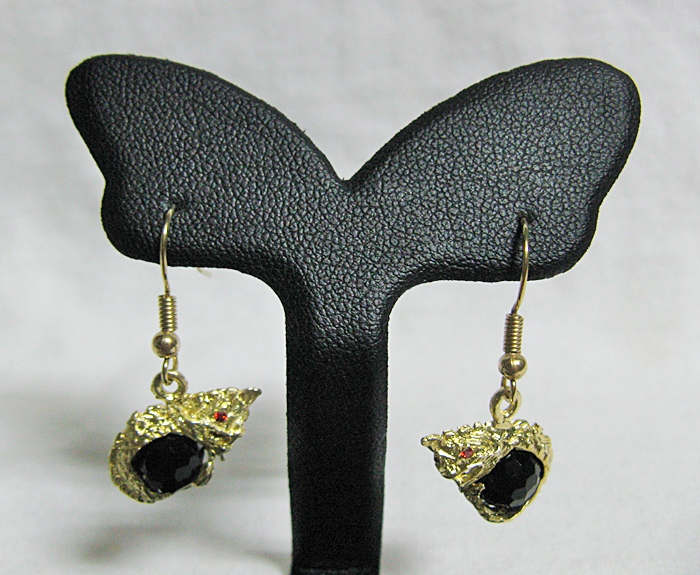 สินค้าหมดค่ะ ต่างหูพญานาคอุ้มลูกแก้วสีดำ(วันพุธกลางคืน)พร้อมใบคาถาค่ะ