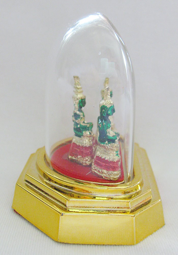 สินค้าหมดค่ะ พระแก้วมรกต3ฤดู(พระคู่บ้านคู่เมือง)(ตั้งบูชาหน้ารถ)ครอบแก้ว แบบ2ค่ะ