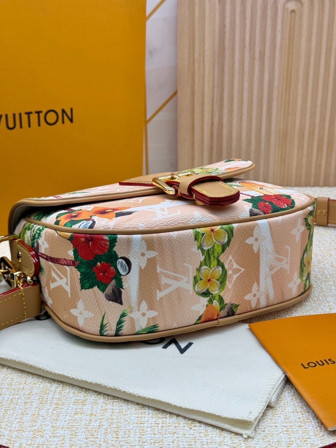 LV Montsouris PM Messenger Bag / LV Limited Bag กระเป๋าสะพายลวดลายฤดูร้อนสวยงาม รุ่นลิมิเต็ดมีจำนวนจำกัด เกรดออริ 1:1 ใช้งานต่างประเทศได้