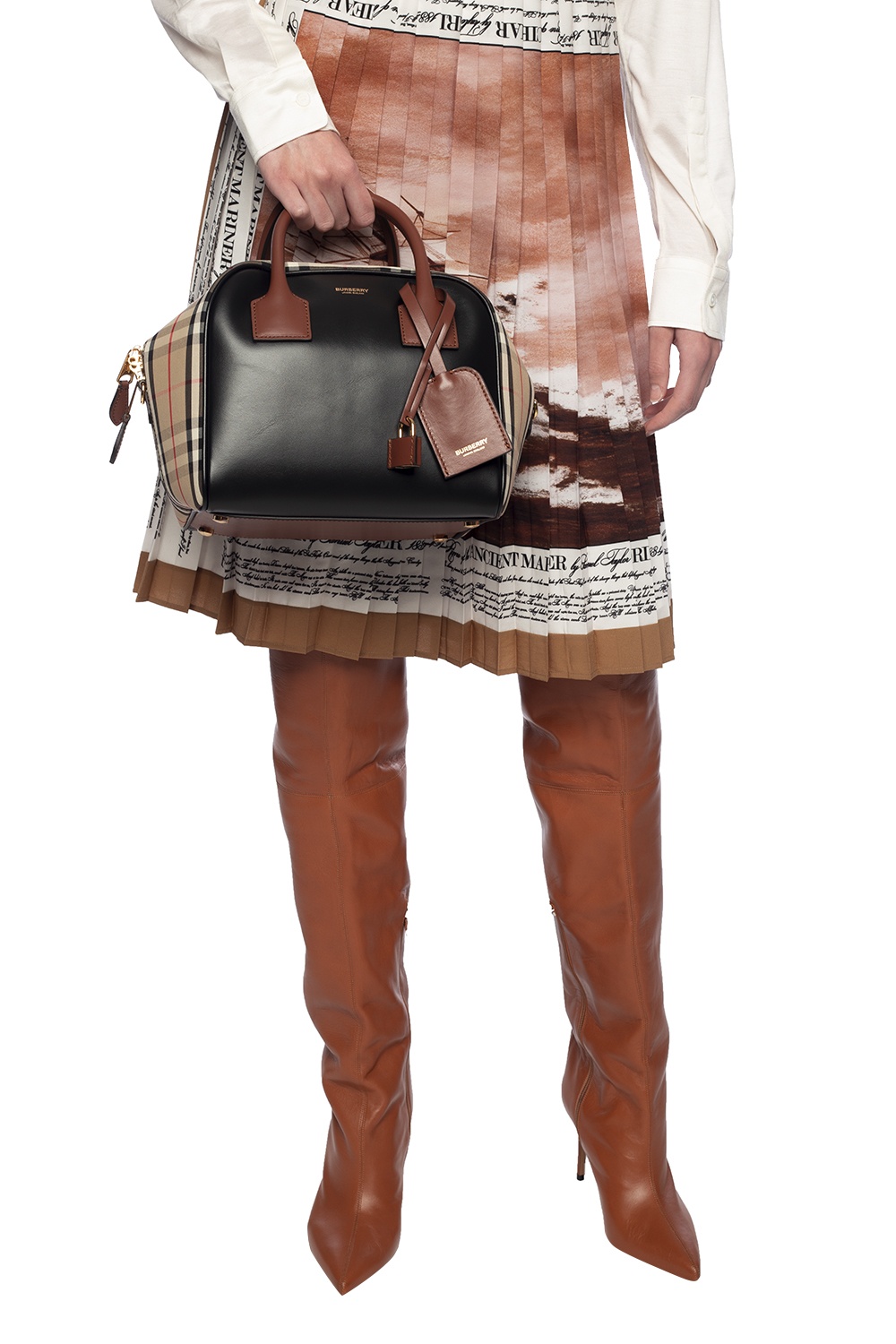 Burberry Cube Shoulder Bag Black / Burberry Vintage Checked Cube Bag / WOMAN BURBERRY HANDBAGS กระเป๋าถือ กระเป๋าสะพายครอสบอดี้ วัสดุหนังสีดำตัดด้วยผ้าลายซิกเนเจอร์แบรนด์