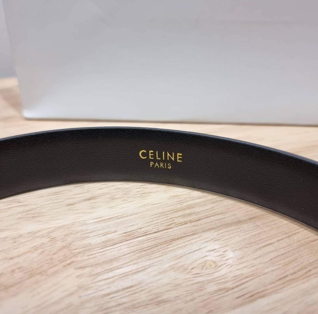 Celine belt with gift box set เข็มขัดซีลีนสุดคลาสสิค วินเทจ เรียบง่าย ผู้ดี เป็นซิกเนเจอร์ ด้วยดีไซน์อะไหล่สีทองวินเทจ ทำให้ใช้งานเป็น everyday use ได้เลย วัสดุหนังอย่างดี