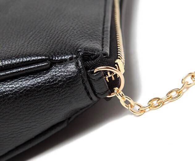 สินค้ามาใหม่ค่า😊 ทรงสุดฮิตจากแบรนด์ h&m กระเป๋า ทรงshoulder & clutch bag ตัวกระเป๋าลายหนังดี๊ดีค่า นิ่มมาก สามารถเก็บสายถือเป็นคลัชได้เลยน้า หรือสะพายพาดลำตัวก้อน่ารักค่าใบนี้ เรียบๆ เข้ากับชุดง่าย #จุดเด่นที่ น้ำหนักเบา สามารถ สะพายไหล่ข้างลำตัว